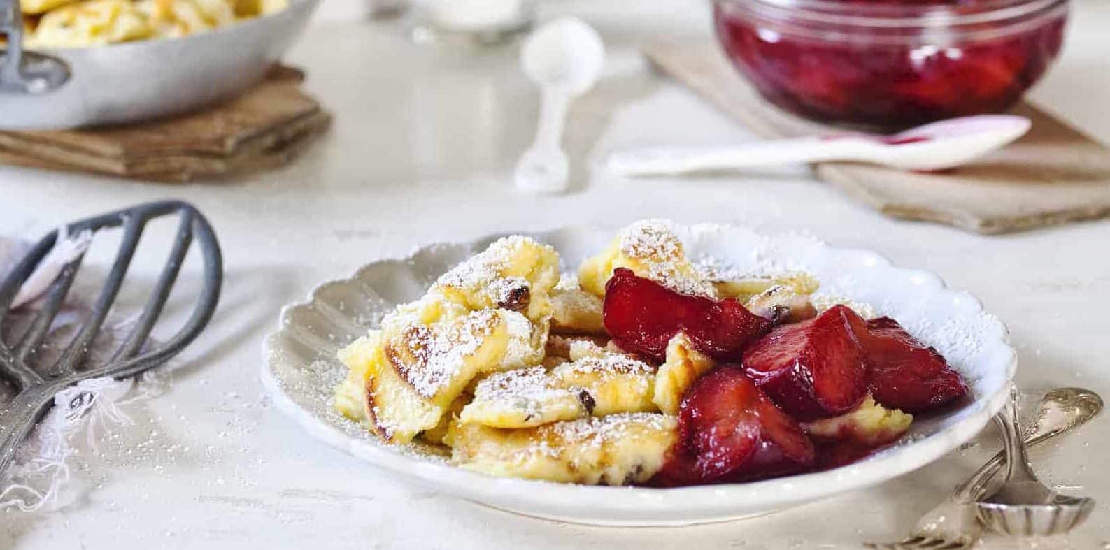 Kaiserschmarren mit Pflaumenkompott