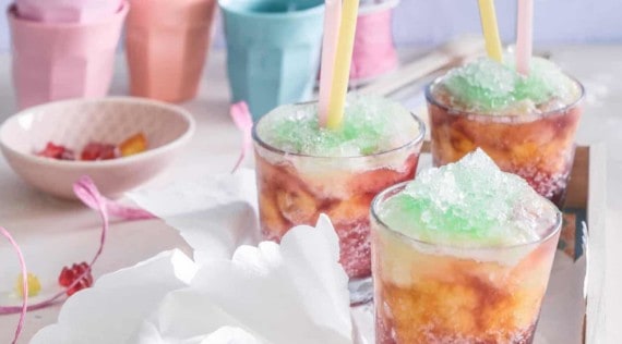 Bunter Regenbogen-Slushie mit dem Thermomix® – Foto: Tina Bumann