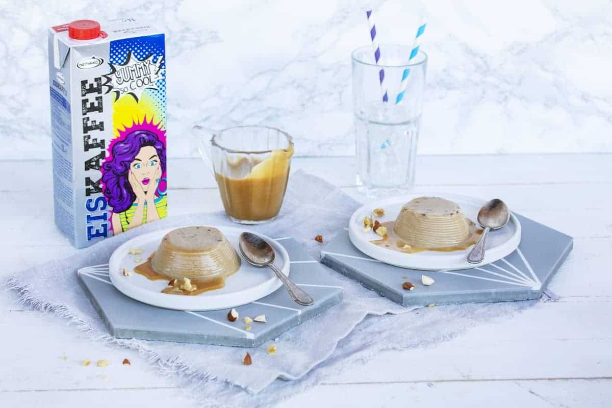 Panna Cotta mit Eiskaffee und Karamell-Soße