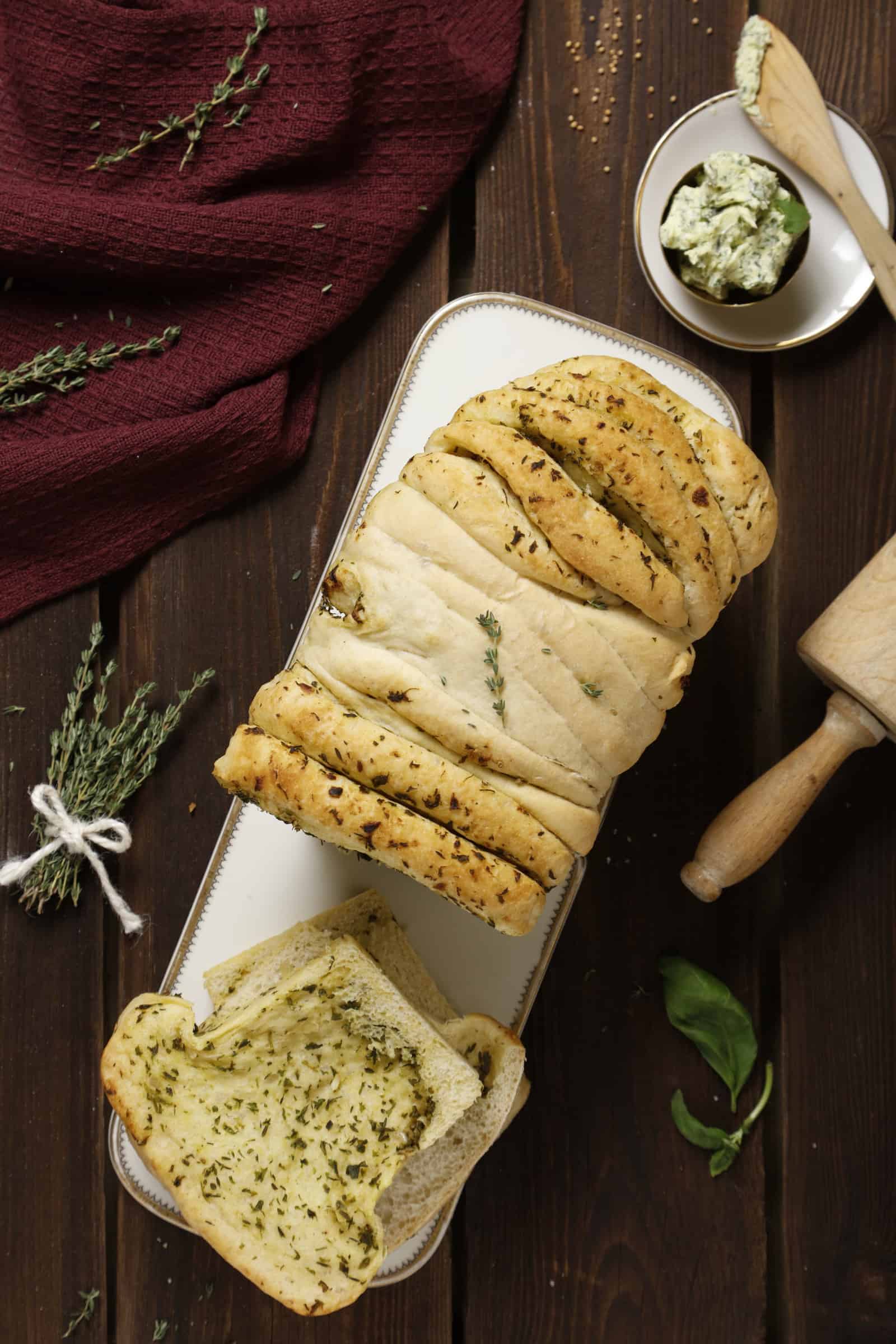 Faltenbrot mit selbstgemachter Kräuterbutter - mein ZauberTopf