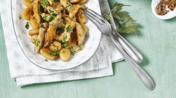 Senfhähnchen mit gebratenen Gnocchi aus dem Thermomix® – Foto: Frauke Antholz