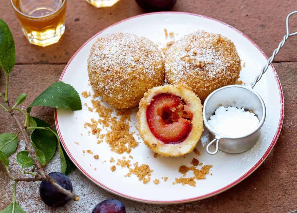 Zwetschgenknödel mit Schus – Foto: Ira Leoni