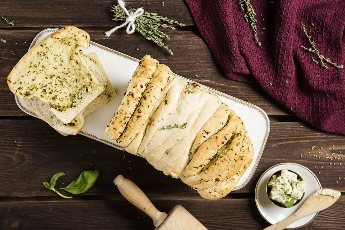 Faltenbrot mit selbstgemachter Kräuterbutter - mein ZauberTopf