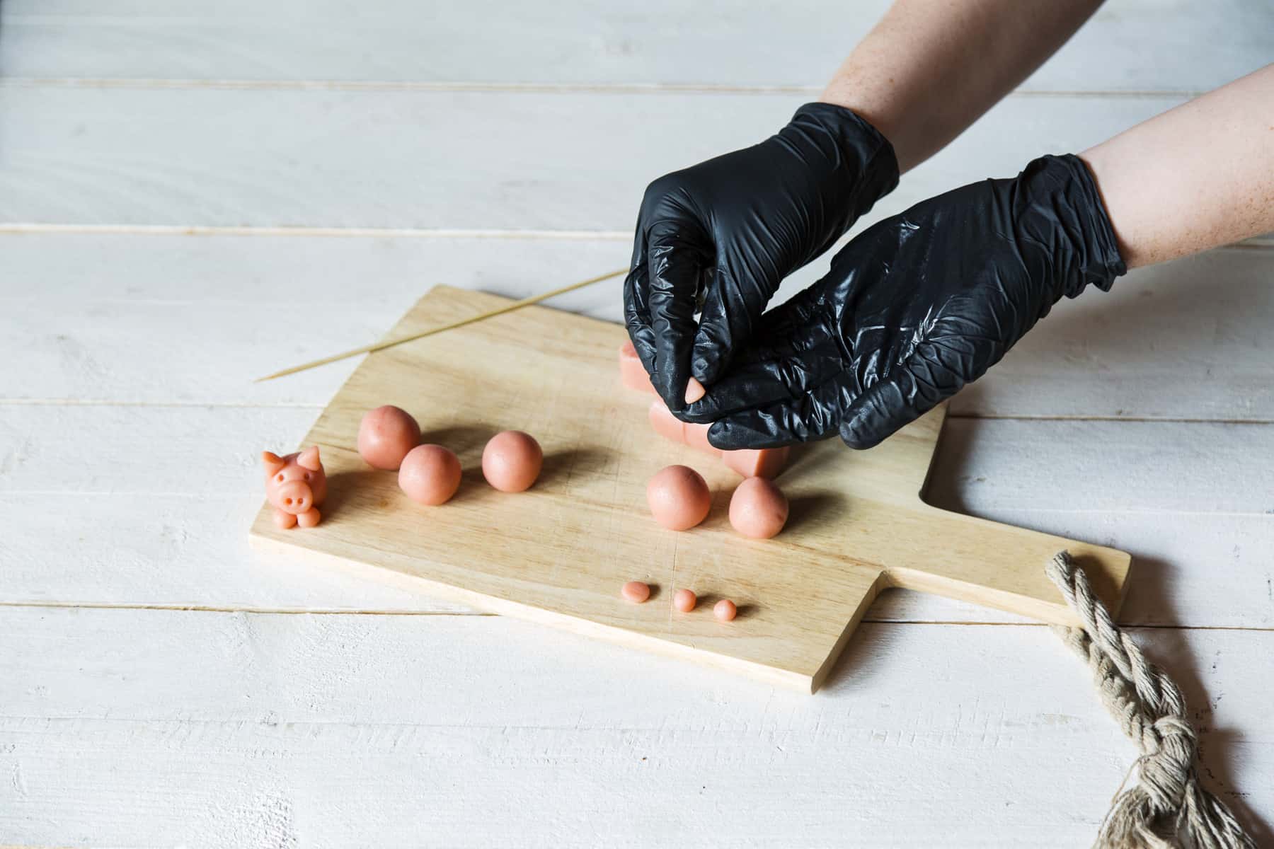 Glücksschweinchen aus Marzipan, Schritt 1 – Foto: Anna Gieseler