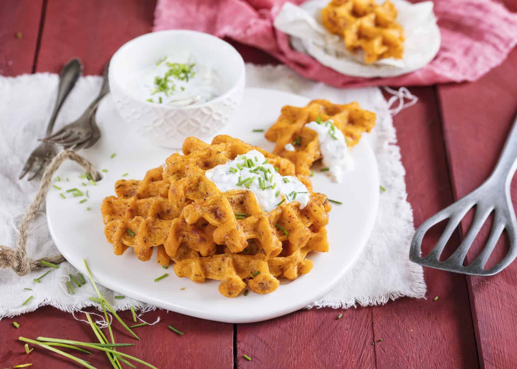 Herzhafte Waffeln mit Schnittlauch-Ricottadip