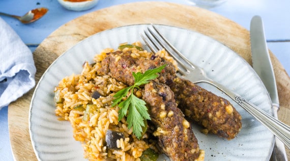 Cevapcici mit Gemüsereis – Foto: Désirée Peikert