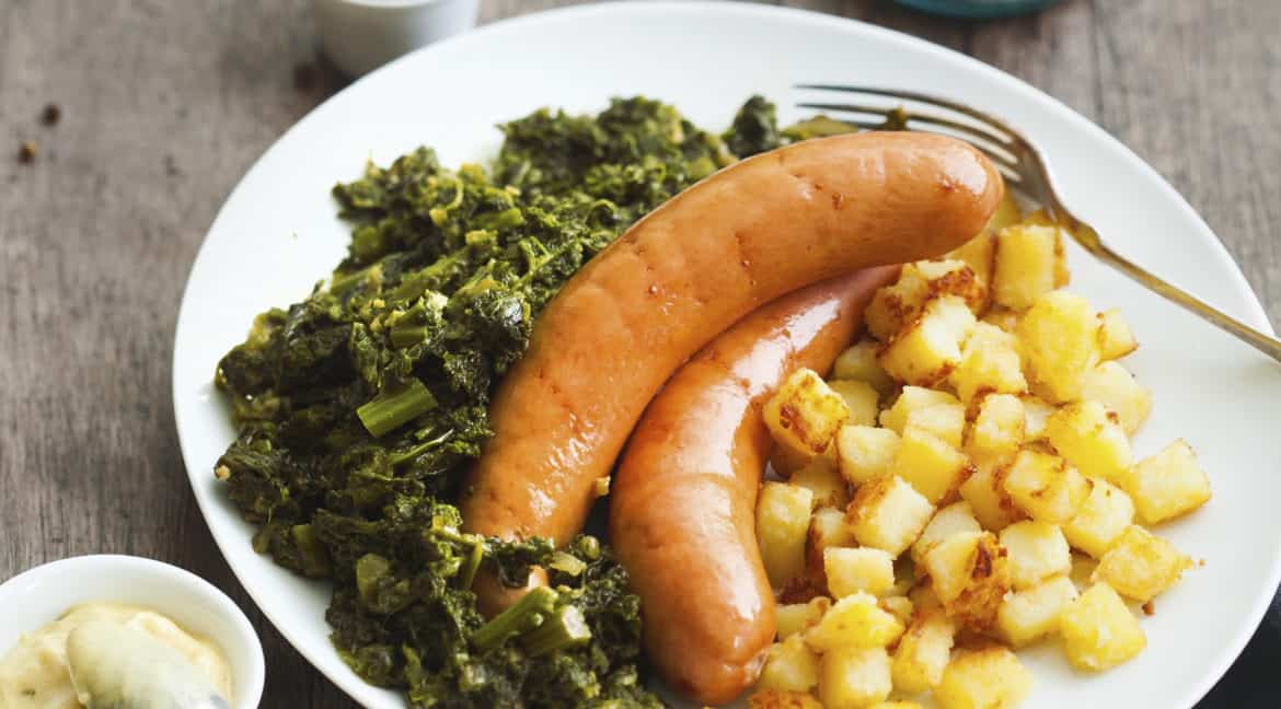 Grünkohl mit Wurst und Röstkartoffelwürfeln