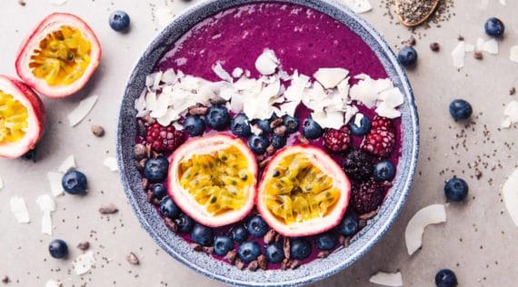 Smoothie-Bowl mit dem Thermomix® – Foto: gettyimages / nerudol