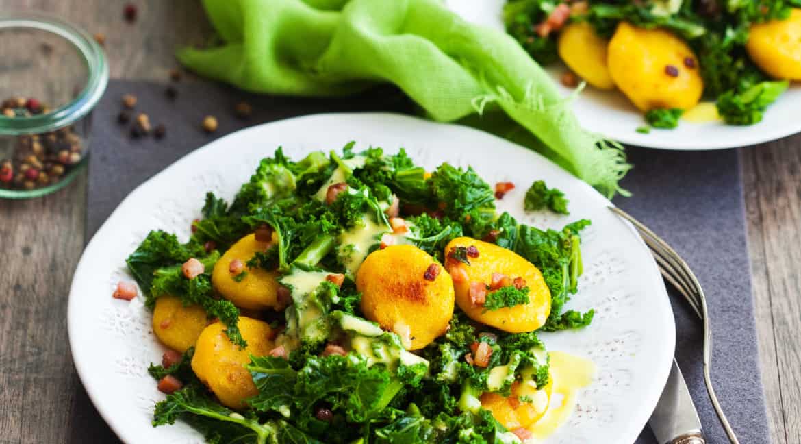 Grünkohlsalat mit Kürbisnocken