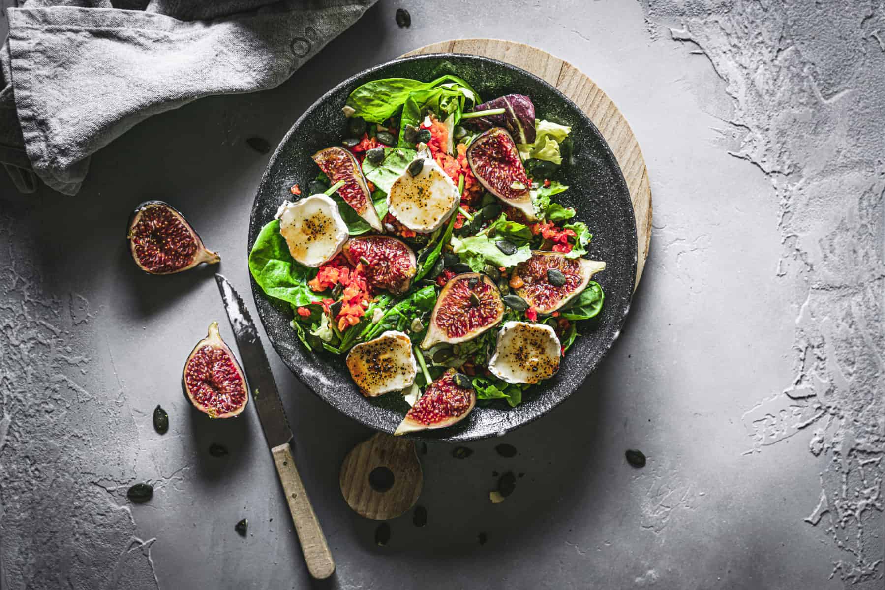 Salat mit Ziegenkäse und Feigen – Foto: Tina Bumann