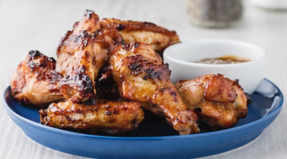 Chicken Wings mit Erdnusssoße mit dem Thermomix® – Foto: Shutterstock