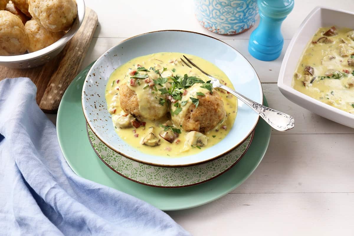 Semmelknödel mit Pilzrahm