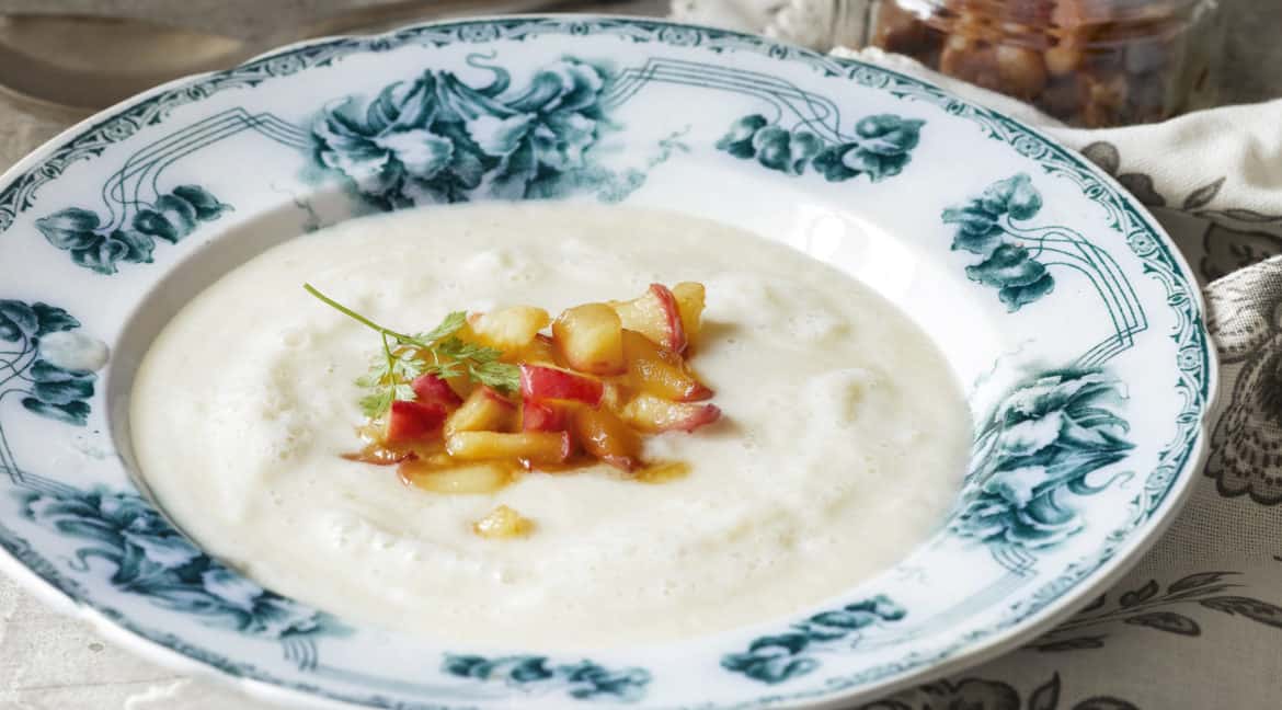 Cremige Selleriesuppe mit Apfel