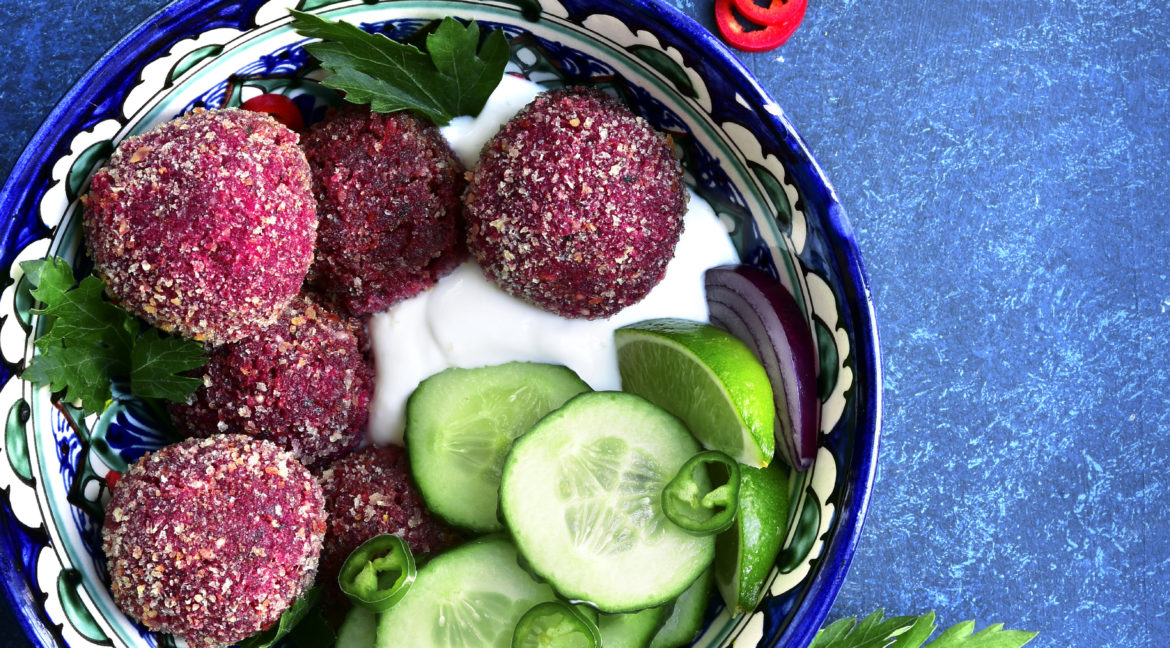 Rote-Bete-Falafel mit Joghurtdip