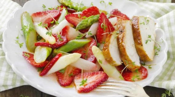 Erdbeer-Spargel-Salat mit dem Thermomix® – Foto: Frauke Antholz
