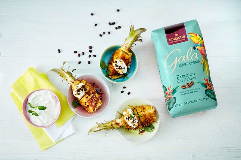 Gegrillte Ananas mit Minzcreme und Kaffeesirup – Foto: Tchibo