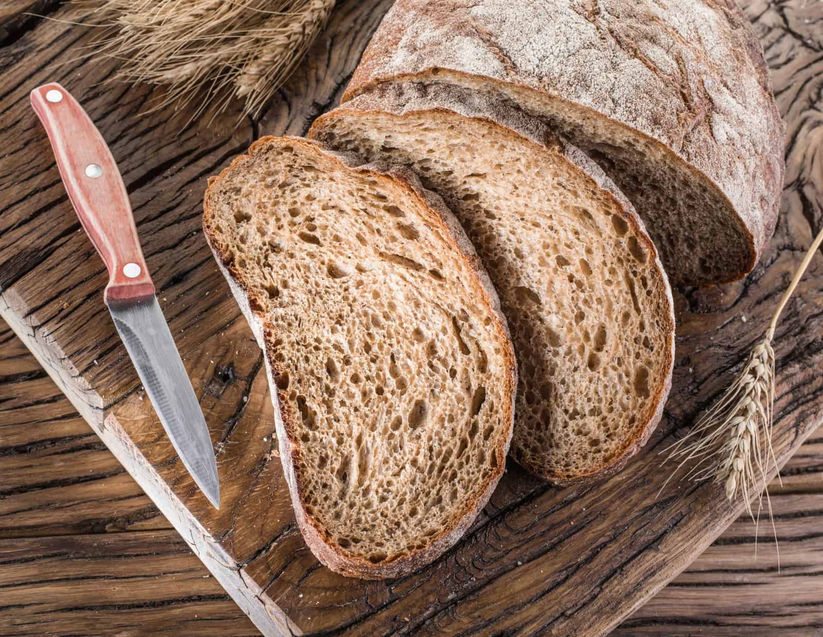 Leichtes Roggenmischbrot mit dem Thermomix® – Foto: Gettyimages/ValentynVolkov