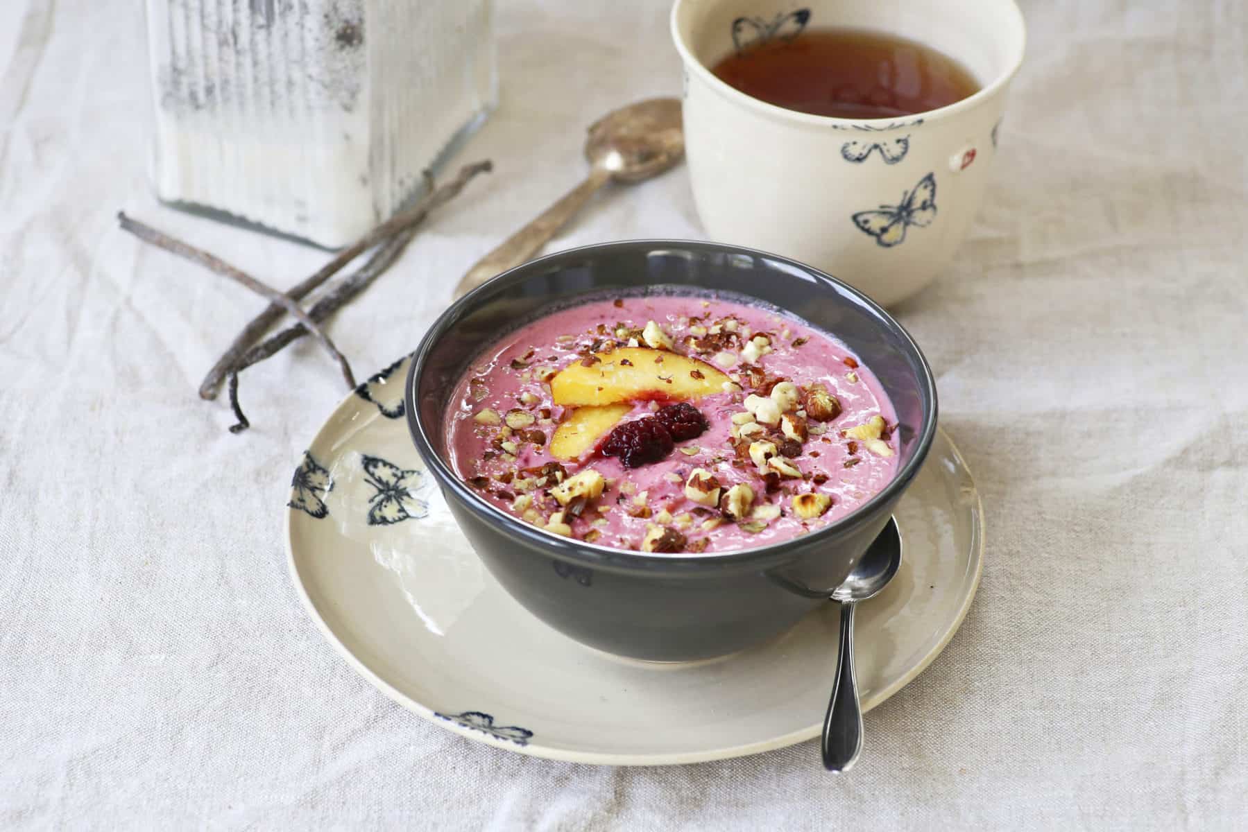 Vanillejoghurt mit gemischten Früchten