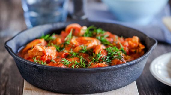 Paprika-Sahne-Hähnchen mit dem Thermomix® – Foto: gettyimages.de/ola_p