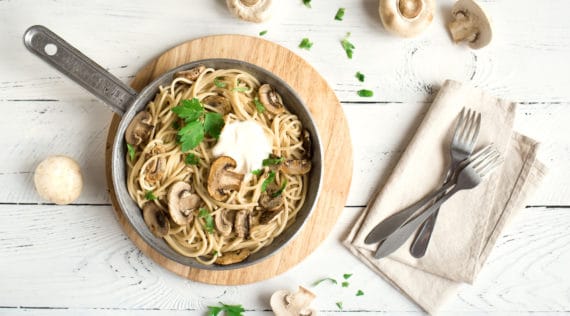 Spaghetti in Champignon-Rahmsoße mit dem Thermomix® – Foto: gettyimages/ Mizina