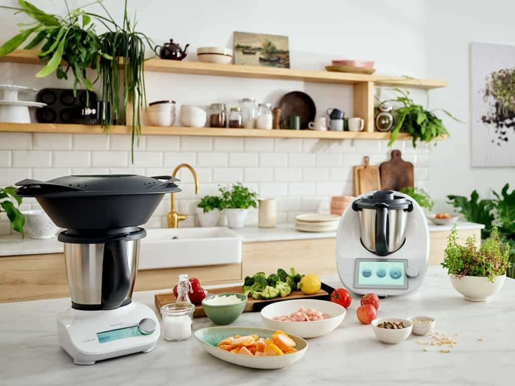 Der Thermomix® Friend und das Hauptgerät im Einsatz – Foto: Vorwerk