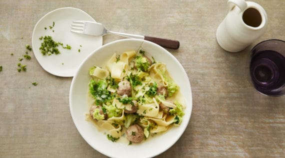 Bandnudeln mit Wirsing und Hackbällchen aus dem Thermomix® -Foto: Jorma Gottwald