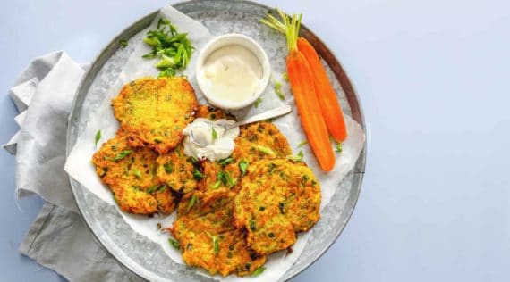 Gemüsepuffer mit Joghurt-Dip mit dem Thermomix® - Foto: shutterstock