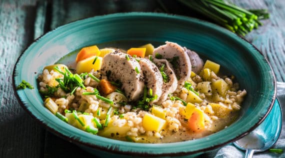 Graupensuppe mit Hähnchen aus dem Thermomix® – Foto: Tina Bumann