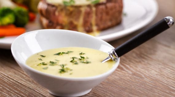 Sauce Béarnaise mit dem Thermomix® – Foto: gettyimages / svariophoto
