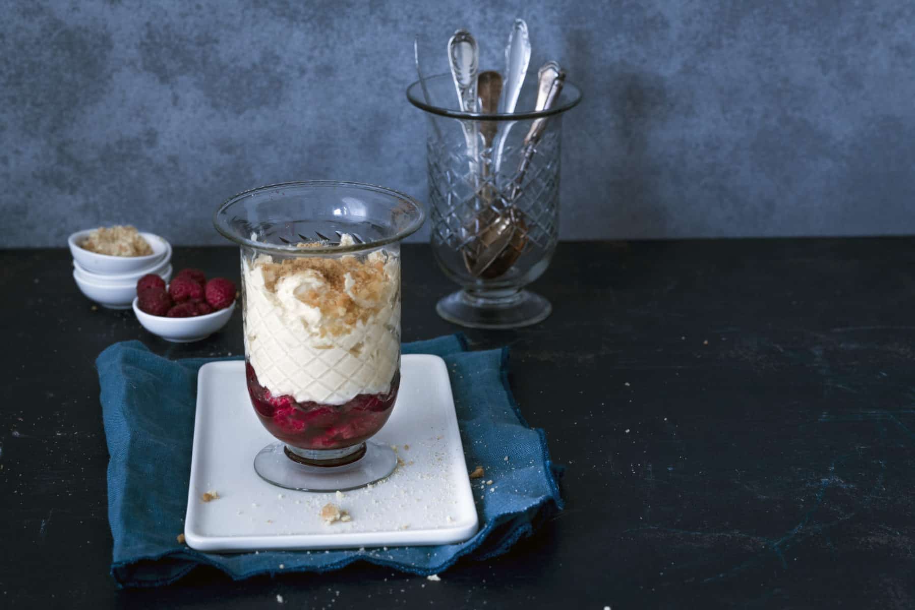 Spekulatius-Creme mit Himbeeren