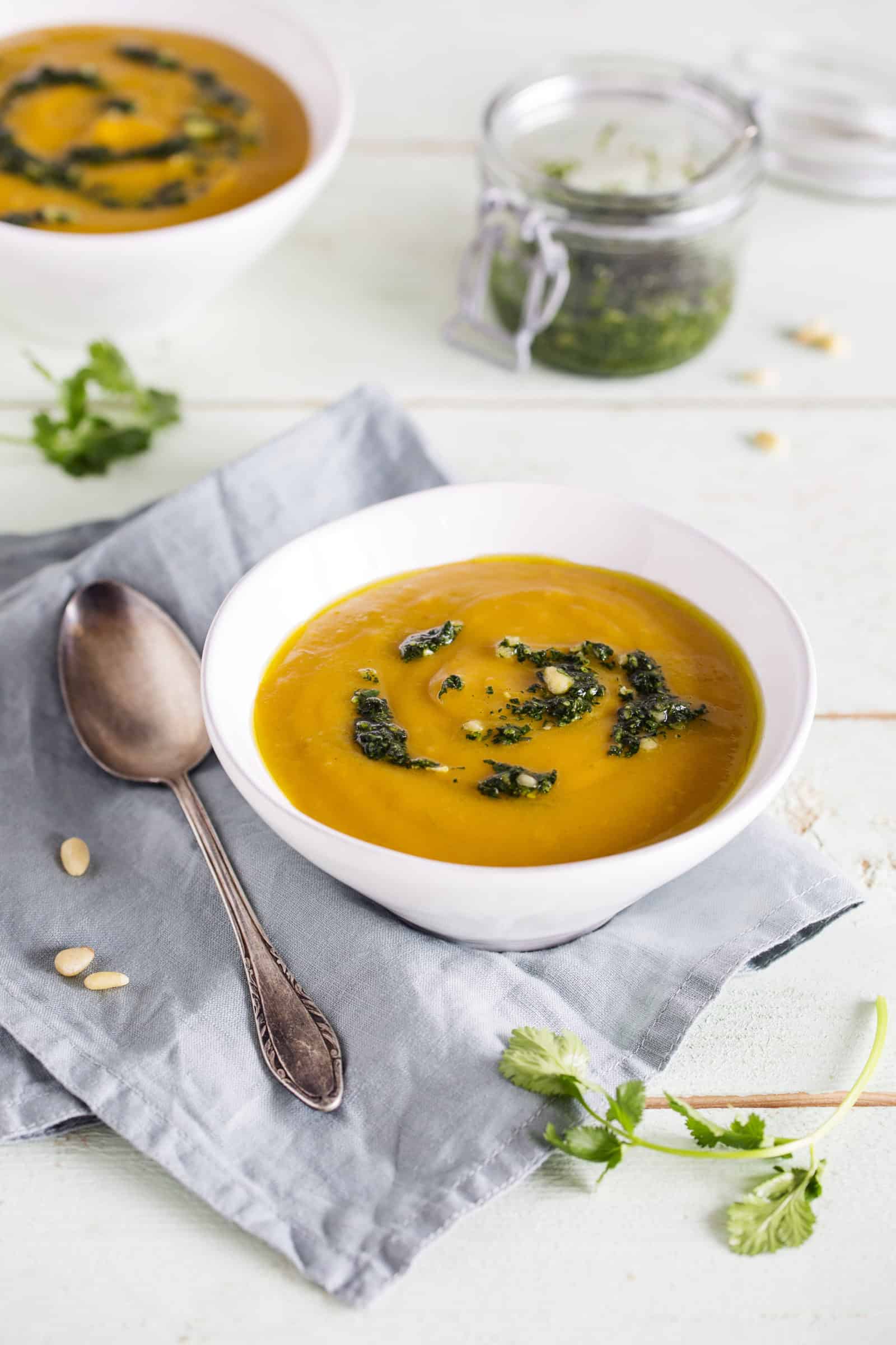 Süßkartoffelsuppe mit Pesto – Rezept für den Thermomix®