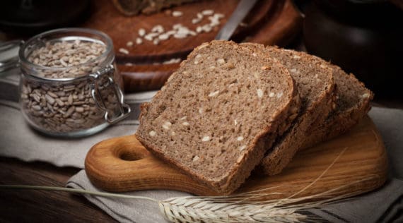 Fitnessbrot mit dem Thermomix® – Foto: gettyimages / arfo