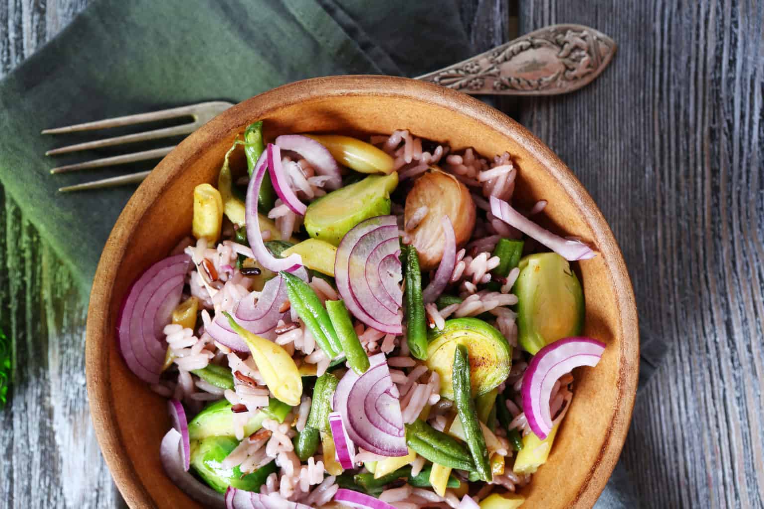 Rosenkohlsalat mit Reis & Bohnen
