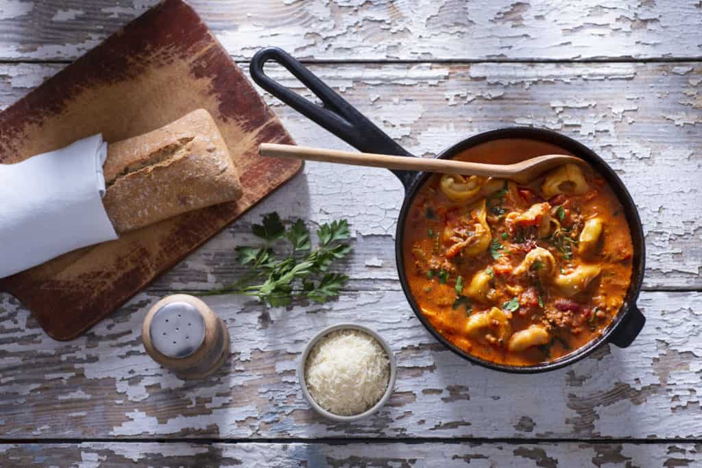 Tortellinisuppe mit dem Thermomix® – Foto: gettyimages / rudisill