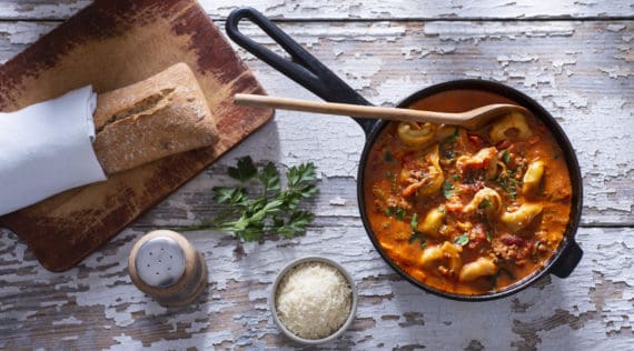 Tortellinisuppe mit dem Thermomix® – Foto: gettyimages / rudisill