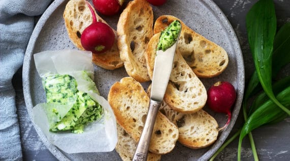 Bärlauchbutter mit dem Thermomix® – Foto: gettyimages / Janna Danilova