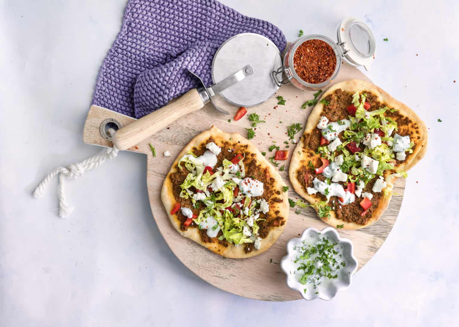 Türkische Pizza mit Hackfleisch