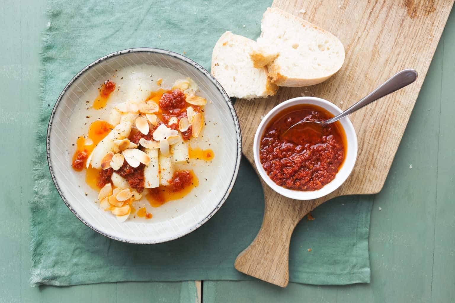 Vegane Spargelsuppe mit Tomatenöl