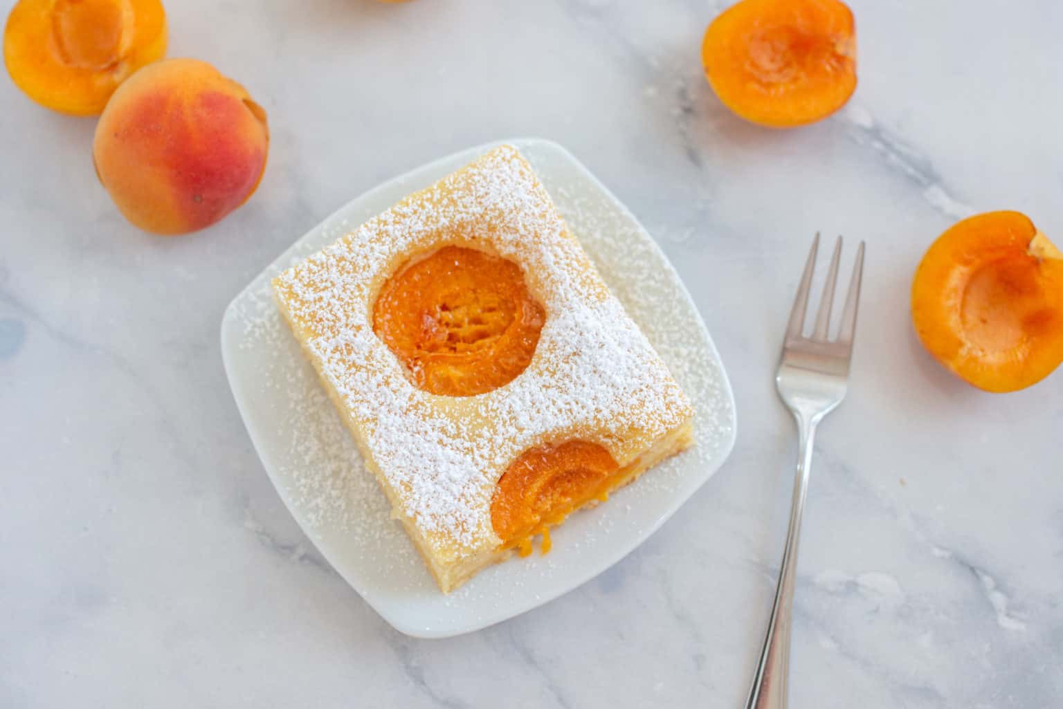 Aprikosen-Blechkuchen