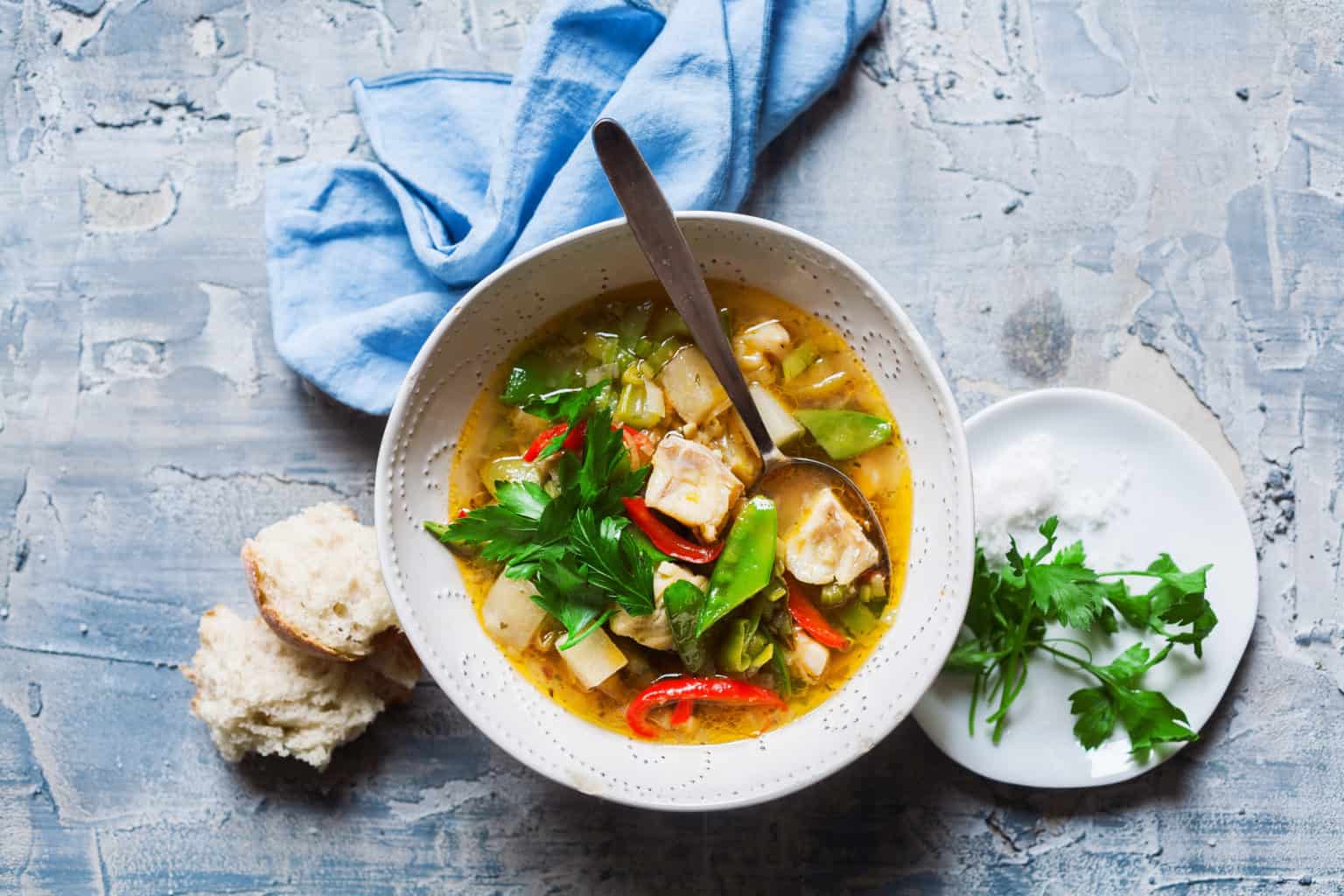 Fischsuppe mit buntem Gemüse