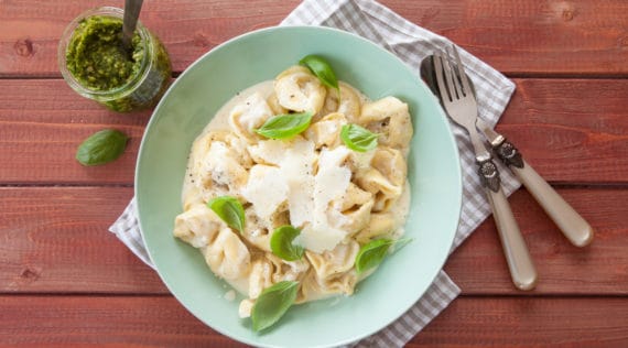 Tortellini in Sahnesoße mit dem Thermomix® - Foto: gettyimages / picalotta