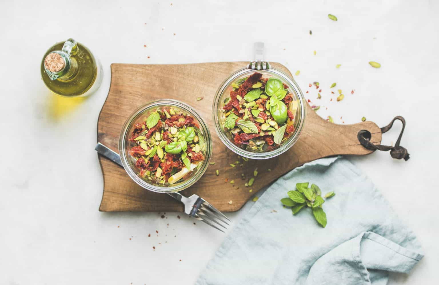 Veganer Quinoasalat mit Avocado