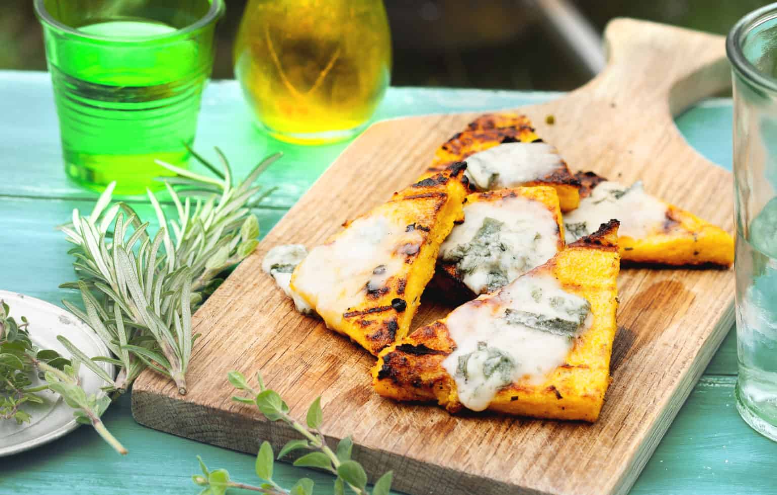 Polentaecken mit Gorgonzola