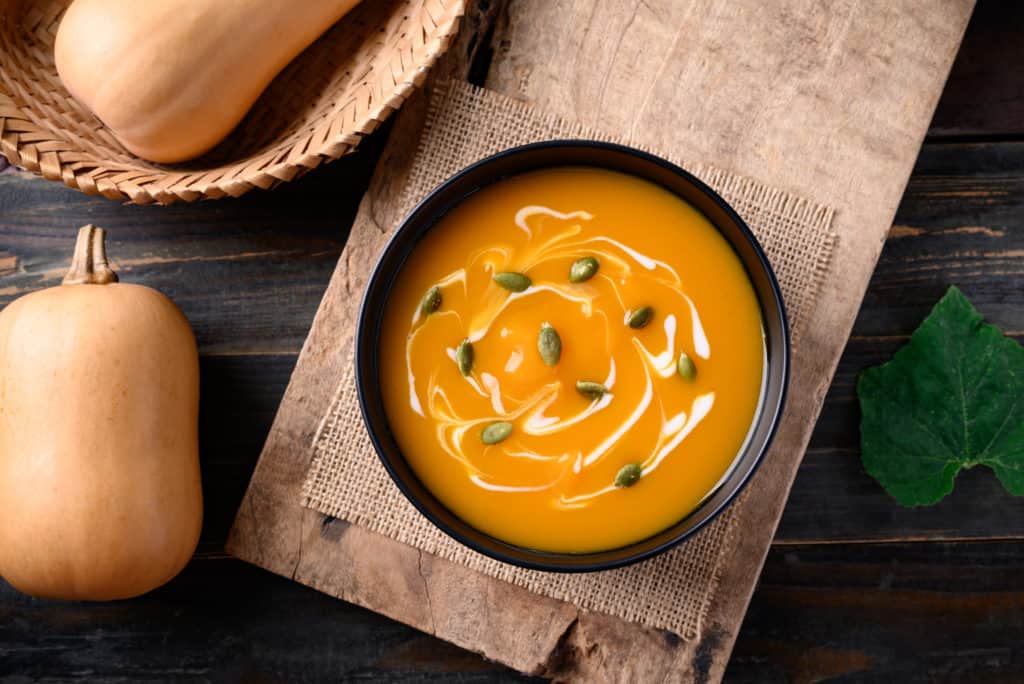 Butternut Kürbissuppe aus dem Thermomix® - Foto: gettyimages / Nungning20