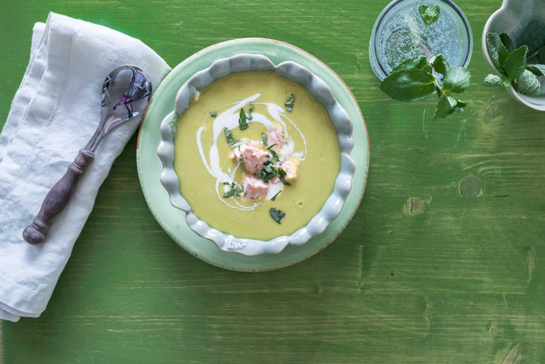 Cremige Erbsensuppe mit Lachs – Rezept für den Thermomix®