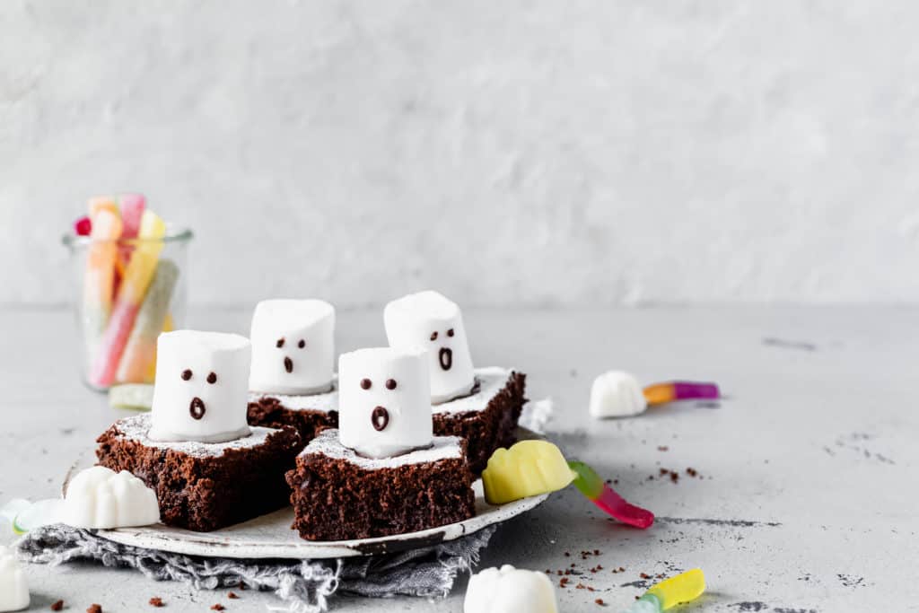 Brownie-Gespenster mit dem Monsieur Cuisine – Foto: Désirée Peikert