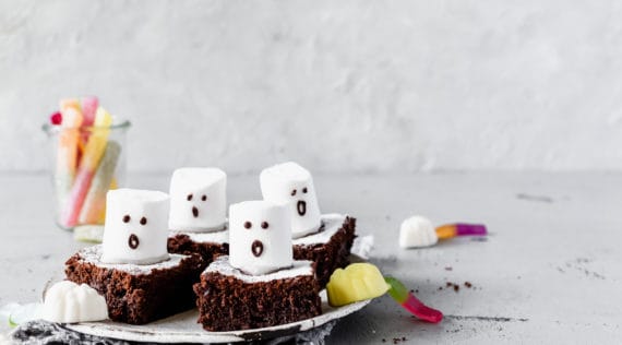 Brownie-Gespenster mit dem Monsieur Cuisine – Foto: Désirée Peikert