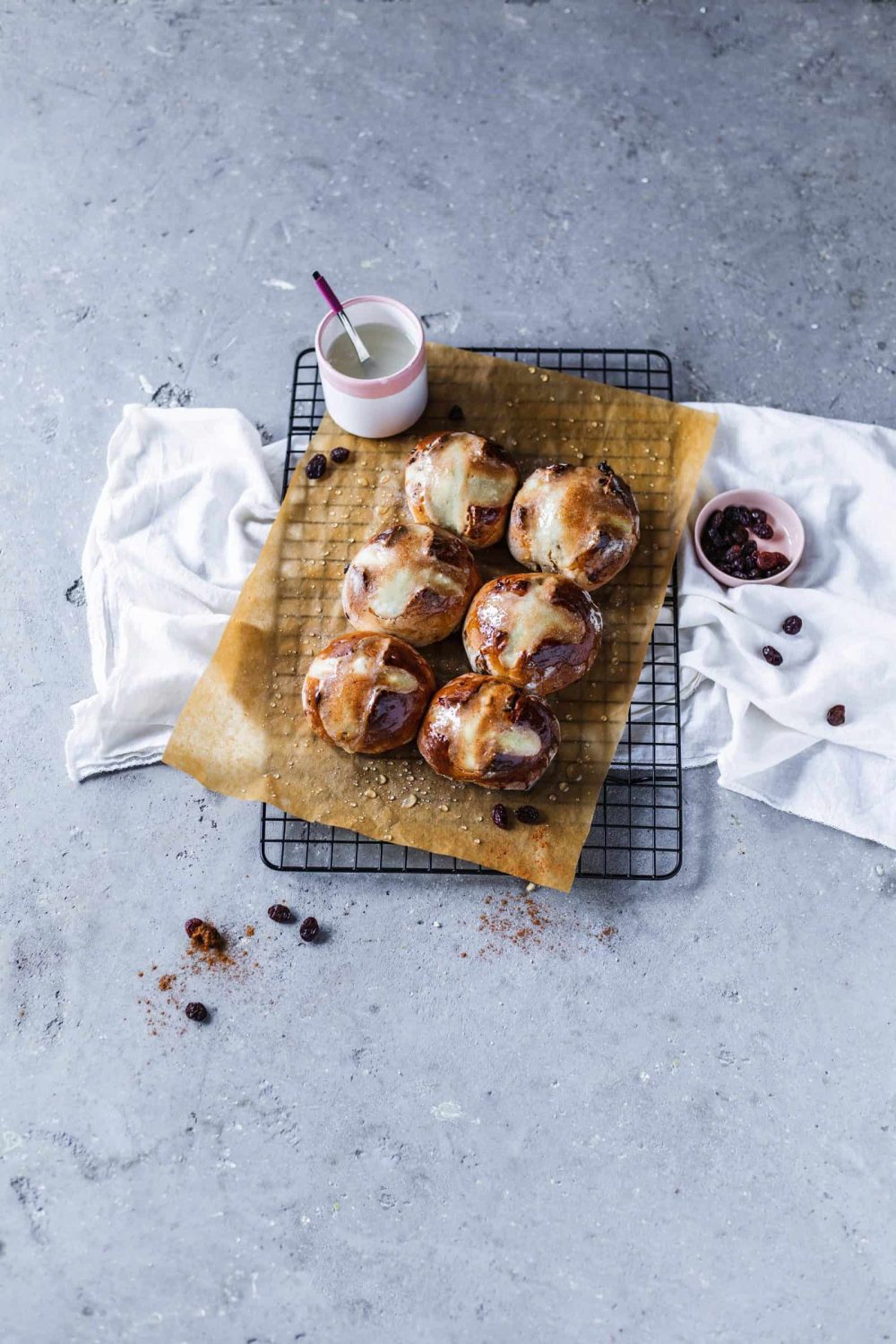 Hot Cross Buns – Karfreitagsbrötchen aus Hefeteig mit dem Thermomix® – Foto: Anna Gieseler