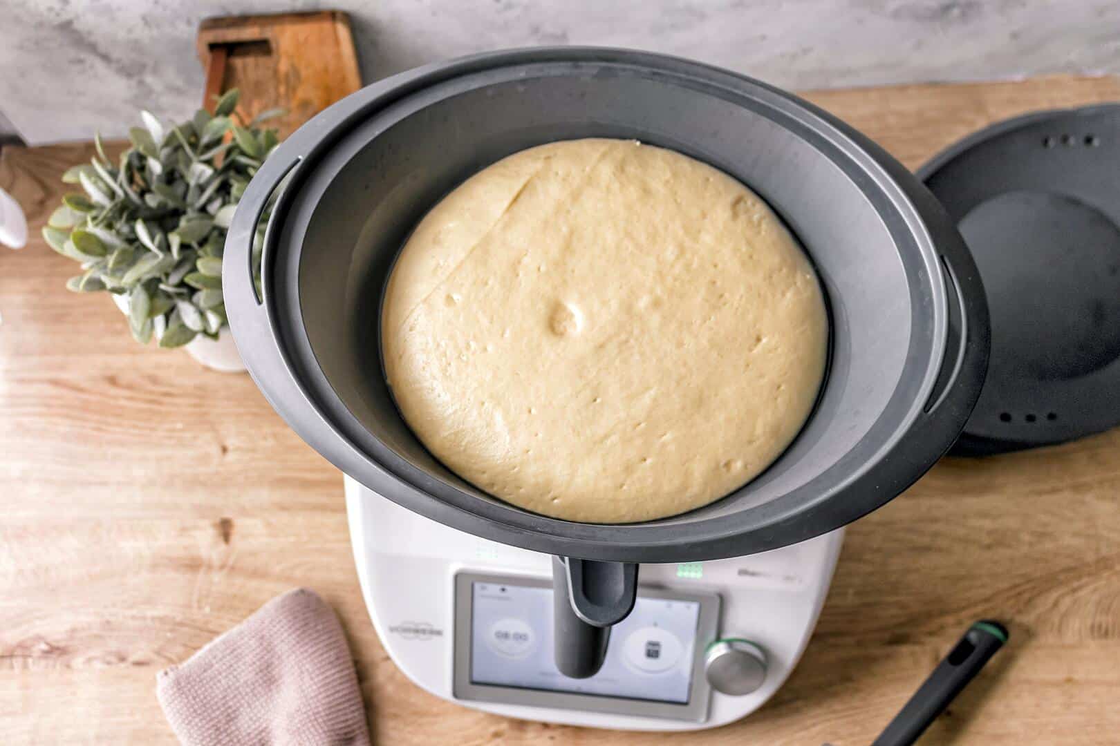 Hefeteig im Varoma® des Thermomix® – Foto: Sandra Leibinger