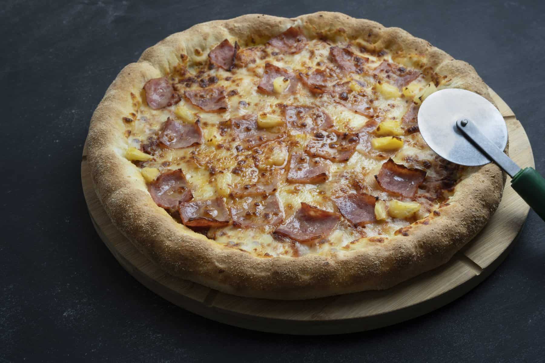 Der Klassiker mit Schinken und Ananas: Pizza Hawaii